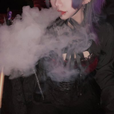 おるは(@olha_bab666)の別垢/シーシャとか働くアカウントにすることにしたヨ/(@shisha_mocos)