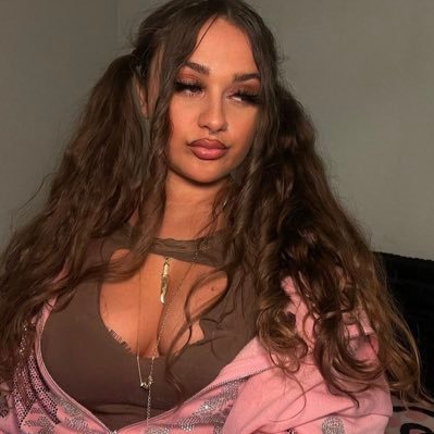 ewkyylaa's profile picture. Sadly k