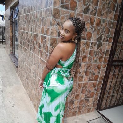 U_swidi's profile picture. look in the mirror and see your competitor🌚