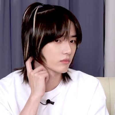 lesbianaputa69's profile picture. lol