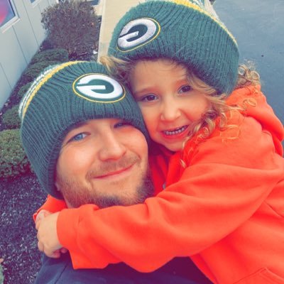 just some big dumb dipshit who loves to shit post. #gopackgo