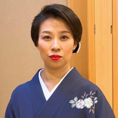 「みずのさやか/さるわかきよそら」 お芝居をしたり、踊ったりします。日本舞踊猿若流九世家元門弟。公益社団法人日本舞踊協会会員。ご依頼お問い合わせは、DMにて承ります。愛媛県松山市生まれ。