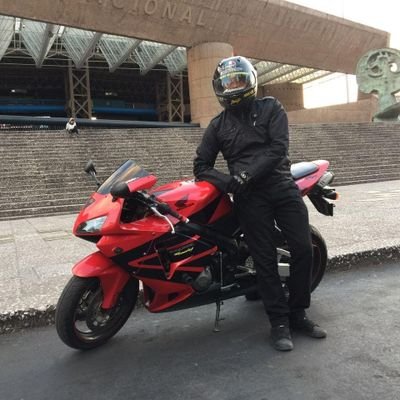 charlie040880's profile picture. Me late el Motociclismo.   Americanista!🦅 🇸🇪
 Vive y deja Vivir .... No chingues!  🍻