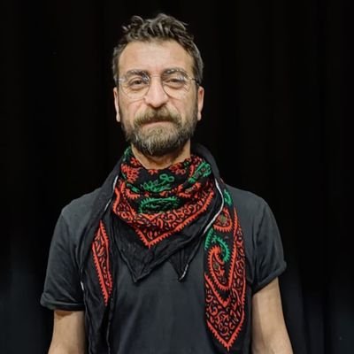 Dem Parti İzmir İl YK Üyesi Sosyalist,Yurtsever
Coğrafya Öğretmeni
Vartolu 
SMYRNA