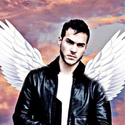 Due to Twitter's New Policy I am not #ChrisWood
BI
Job: weatherman,Gemini leader, prince of Hell
Dating @WarmHeatedBelle and @BlackArrow0083
#CreativeSoul38