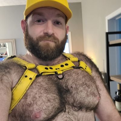 NSFW!🔞Tumblr refugee. Living my hairiest life with my sexy fiance @Scottybrink and my gorgeous bf @pup_deion 🏳️‍🌈🖖
IG: HairyHyperion