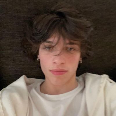 AVESSTURN's profile picture. professional nathan doe stan!