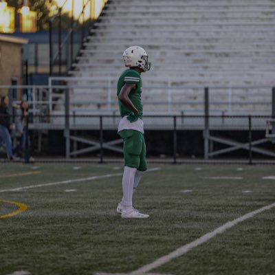 https://t.co/Xf4mmefcHp   6’5| 182lb  Wide Receiver @ Gary Comer College Prep