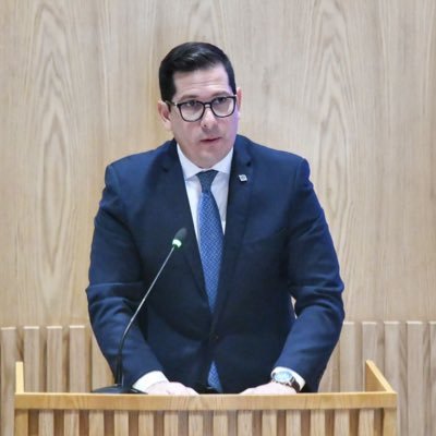 Abogado - Servidor Público, ex Rutero BBVA, ex Becario UNCTAD, UEES Alumni.