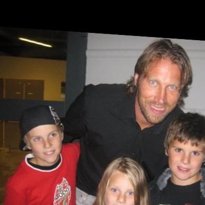 simon28071084's profile picture. Från Byn, men likväl en MoDoröv