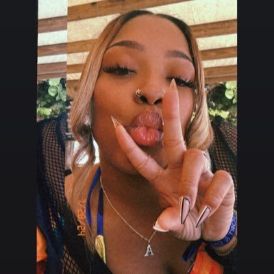 IamAvaChade's profile picture. IG: KeepnUpW_Ava