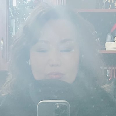 sbj09's profile picture. Салхи хичнээн хүчтэй шуурсан ч уул үл ганхана.