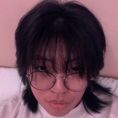 azhowateva's profile picture. 🌙 aspiring artist as they say ☁️