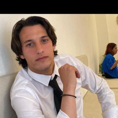 Birden bire boşalan yolların ortasındayım
https://t.co/BSV4RIu9TF