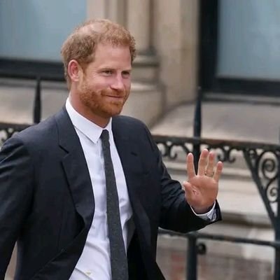 Harry
Duke of Sussex 🇬🇧
Life in the moment and enjoy every little thing that life has to offer 🌹❤️🤗