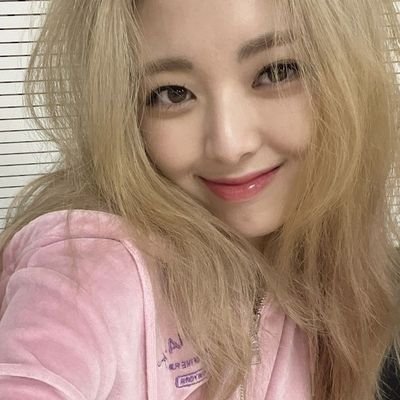 iluvkielle's profile picture. yeppeun mal modu moaseo ttada jugo shipeunde | dms are open 🩷🌷 | multi