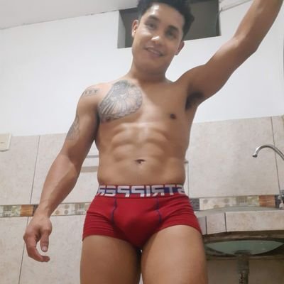 Divertido,alegre,me gusta hacer ejercicio leer cantar,amo bailar, hacer muchos amigos, amante del placer y la fantasía.

Modelo/ Stripper