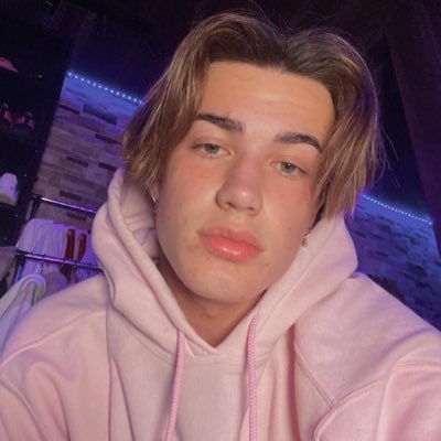 strikifng's profile picture. no man no cry