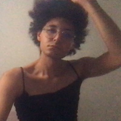 travesti (ela/dela)
.
escute 'DON'T LOVE YOU BUT WANT TO'