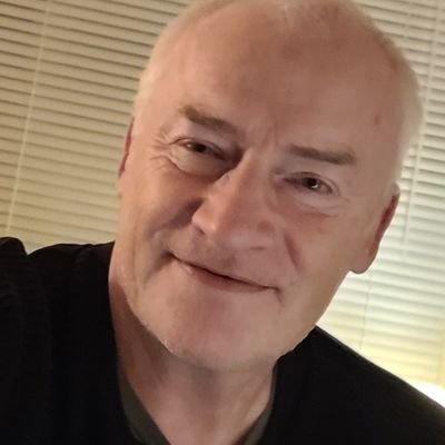 Padillos's profile picture. I work in IT, love travelling, women and champagne, playing music, bicycling, politics, culture, railways, computers, volleyball and all the rest 😶