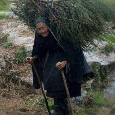 Nacín na terra do orballo. Na terra da Choiva. Na terra de Rosalía de Castro e Castelao. Na terra de Breogán. Nacín na Galicia profunda. E quero morrer nela.