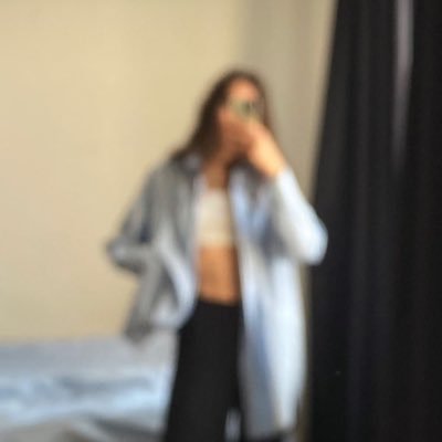 ivsshna's profile picture. Product designer🍄