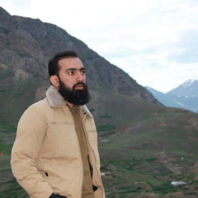 azeemsandhu98's profile picture. چند کمزور سے چراغوں سے عقیدت ہے مجھے
مجھ سے چڑھتے ہوۓ سورج نہیں پوجے جاتے