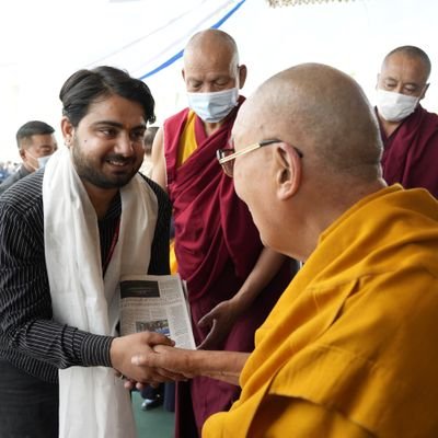 Bureau chief, Journalist, A journalist never sleeps! 💬🥇
The Earth news Ladakh 🙏 #TEN 
https://t.co/aN2n4I7G9r