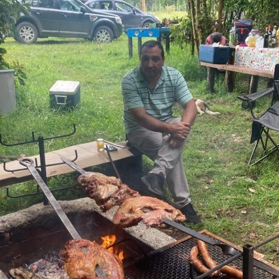 padre de Cristian y Emilio, pareja, hijo, nieto, hermano, tío e hincha de todo lo que tenga que ver con lo más importante, la familia...