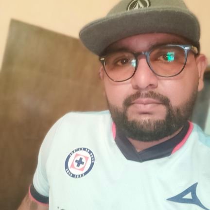 No soy de aquí ni soy de allá 🎶
Desierto de Sonora 🏜️ |3 0| 👳🏿‍♀️🐺  📷: oxwa.46

Cruz Azul 💙🚂 Real Madrid 🤍 Newell's Old Boys♥️ Pío FC 🐥