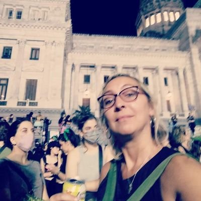 De nada valdría un movimiento feminista en un mundo sin justicia social. 
kuka y Peroncha.
gorilas fachos y libertarios abstenerse Block directo