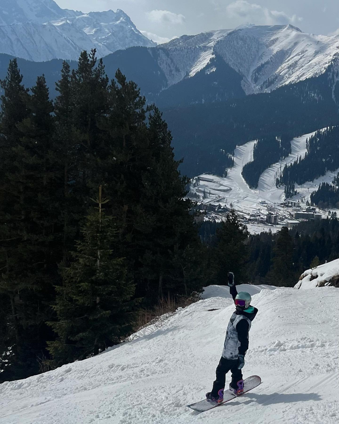 🎿 Skiing in winter, golfing in summer 🏌️‍♀️ | Tennis all year round 🎾