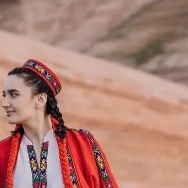 بعضى وقتا تنها چيزى كه نياز دارى كسيه كه بتونه بخندونتت
