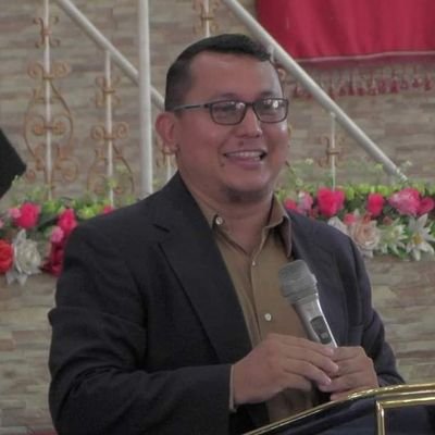 Cristiano, Esposo, Padre, Pastor, Docente, Pentecostal-Reformado y apoyo el diseño original de Dios en la familia, a favor de la vida.