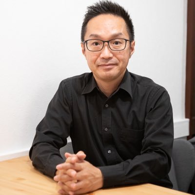 鉄道インフルエンサー。旧三江線沿線の出身。TikTokフォロワー数71万、Instagram 5.7万。小红书アカウントあり。FM KITAQ「たかしPのテツジン・タツジン」パーソナリティ。北九州マックユーザーズグループ代表。中国渡航歴50回、台湾、香港、韓国も渡航経験多数。