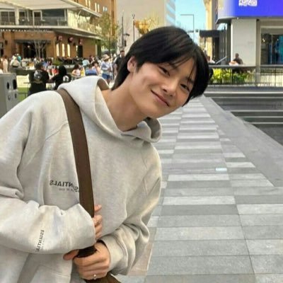 kurintyon's profile picture. #春から東海 政経/政 野球と猫と音楽が好きです