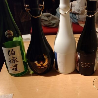れんきんじゅつし。のむのすき(日本酒)、ごくまれにふむ(DDR高難易度DP)、むかしうたってた(男声合唱)、なんかけいさんしてる(高校数学)