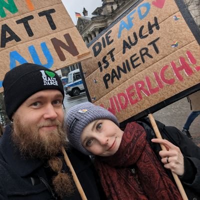 (she/her) I Random tweets for random people I AuDHD-PI I Marketing I ehem. Streamerin I Mitglied von @Die_Gruenen 🌻 I Instagram: @opalith