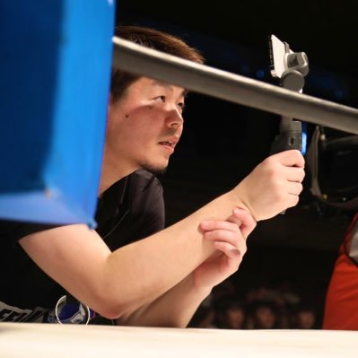 テレビディレクターからプロレス団体のフロントへ #九州プロレス 興行・広報部 運営・演出・映像制作を担当しております！   リング周りはなるべく腰低くをモットーに。 #バナナマン さんと #星野源 さんを敬愛しております。