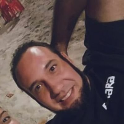 pai, santa rosa em niterói, professor em maricá, caio martins pela seel/rj. botafogo, karaokê, punk e samba, cerveja, churrasco, cinema/tv, nfl e outras paradas