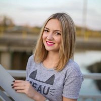 J. (@jeneferlowlier) Twitter profile photo