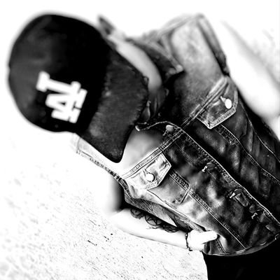 _clona_zepam's profile picture. No sé si I hate loving you o si I love hating you…
pero igual, me envenenas
