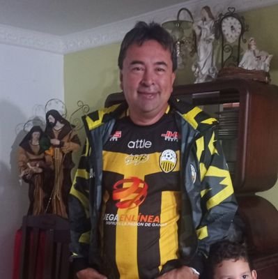 Amante del fútbol, seguidor de mi Deportivo Tachira FC, y del Junior de Barranquilla en Colombia. amante de la RECIPROCIDAD.