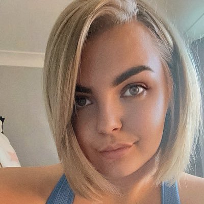 28, Ambulance Service. Working towards being a paramedic. Kirstie Louise - Big Beautiful Sister 10/01/1993 - 29/12/2017 💔🌹