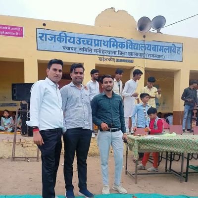 Hrlodha2517's profile picture. Sarkaari,,,,,, Nokari😊

BSTC (DIET, Patan) &  
B.Ed& M.A Hindi Literature .....