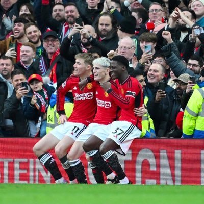FIFA|🇹🇼 周子瑜| 🏴@ManUtd|🇩🇪 @MercedesAMGF1|🇰🇷 @JYPETWICE