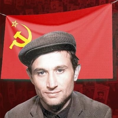 Işığında Devrimin Bayraklarıyla Zafere Yürüyen Komsomolcuyuz!