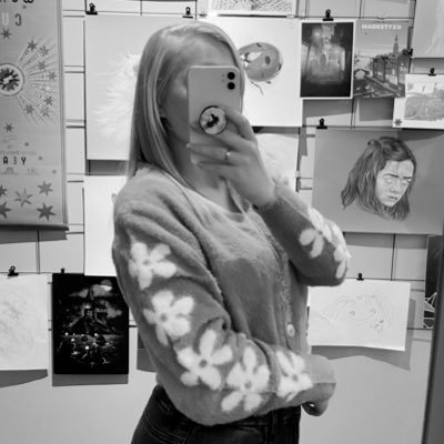 In my butterfly app era (odaaj) find me over there, I’m not active here anymore🩷 Thank you for the memories swiftie community, you guys really saved me 🩷