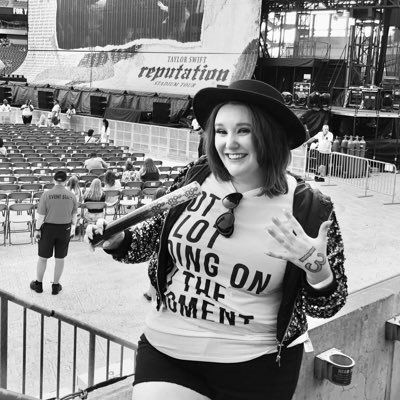 Bee. 33. Bi. She/Her. Mostly posting about Taylor Swift. Hoping one day to tell her how much she means to me 🖤 #countdownto426 🤍#reptourphotospot
