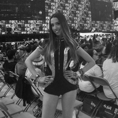 tbslore's profile picture. —— take the moment & taste it ☆ swiftie since ‘06